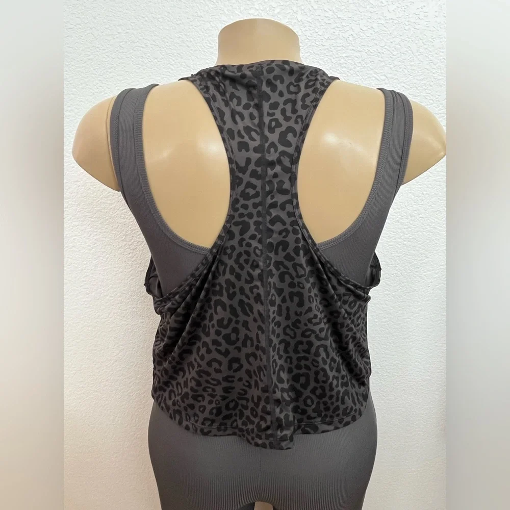 Nike Women's 1x Gray/Black Dri-Fit One Slim Fit Plus‎ Leopard Print Tank Top.